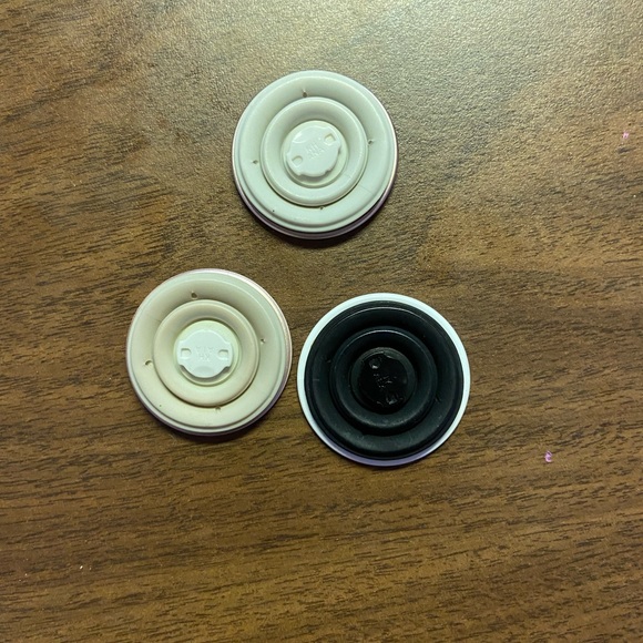 Pop sockets. - Picture 2 of 2